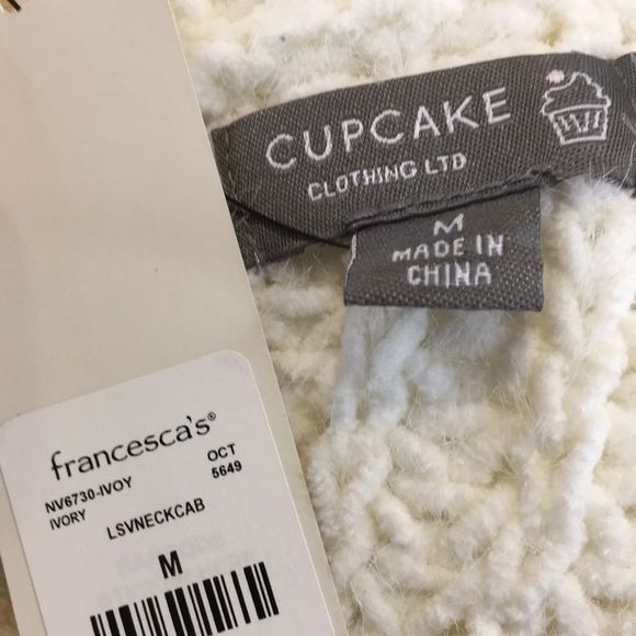 CUPCAKE Ivory Long Sleeve V-Neck Cable Chunky Cable Knit Sweater Sz M NWT - Picture 11 of 13